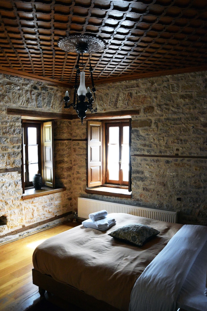 Old Inn — Karpenisi — photo 2