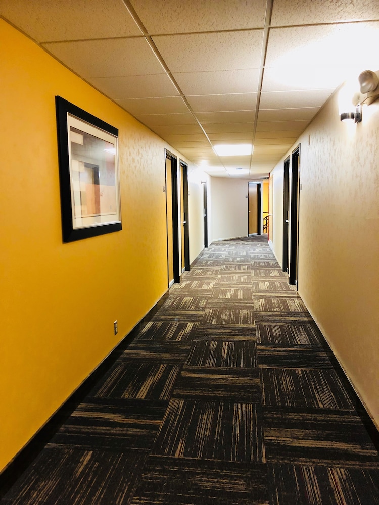 Broadway Inn Conference Center - photo 53