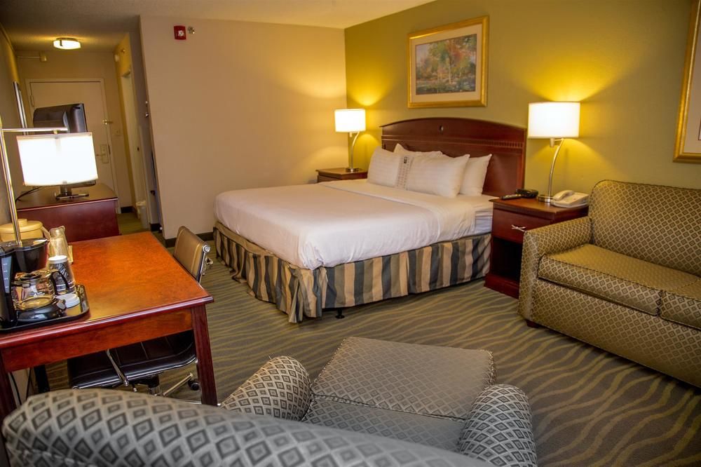 Ramada Plaza Rochester Airport - photo 19