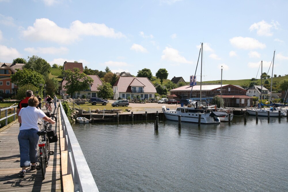 Ferienwohnung Am Yachthafen — 4-Star Luxury Hotel in Seedorf, Germany