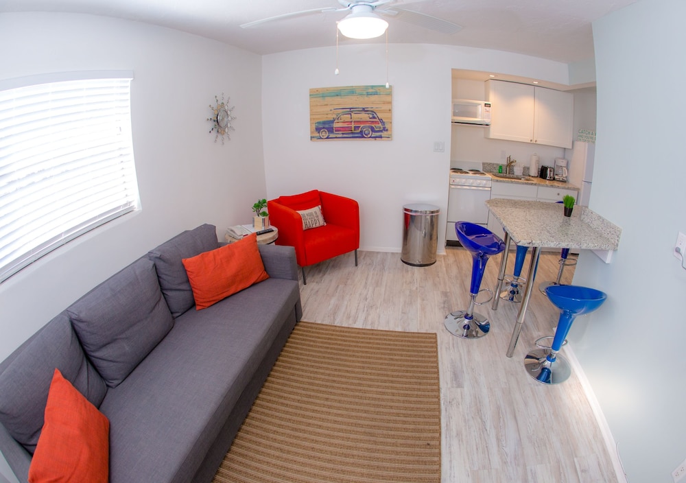 St Pete Beach Suites - photo 6