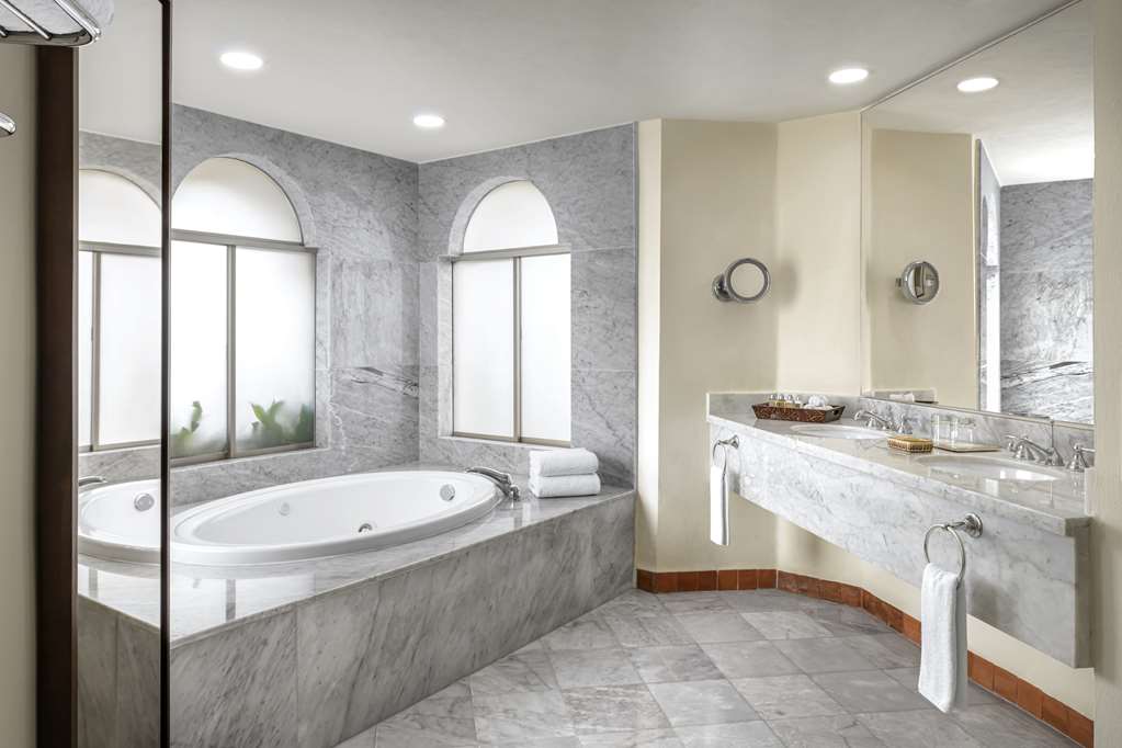 Casa Velas Master Suite Plus bathroom