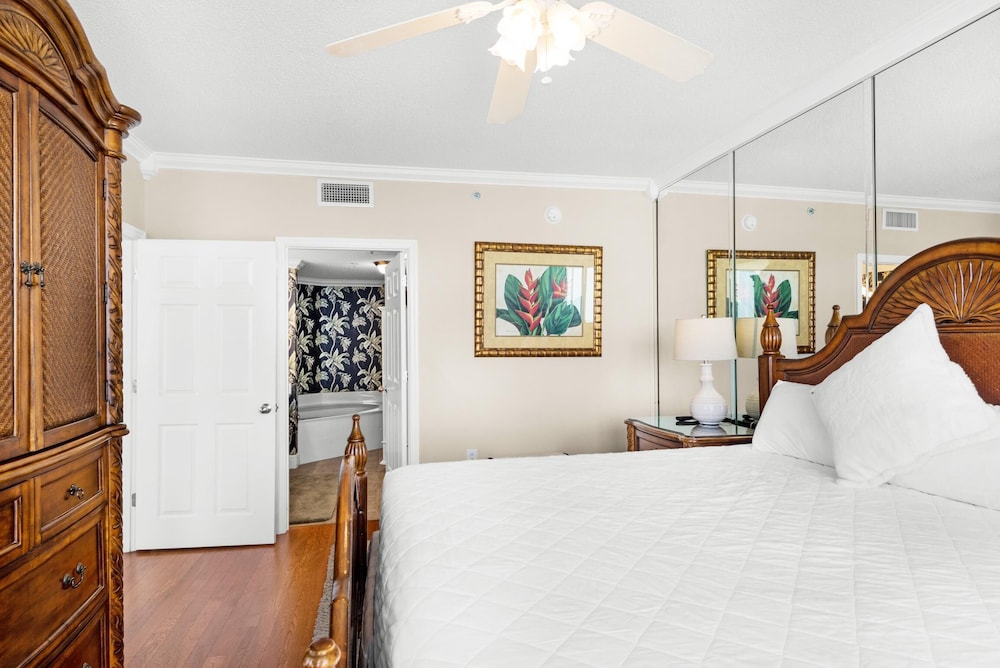 Majestic Beach Towers 1 1701 - photo 2
