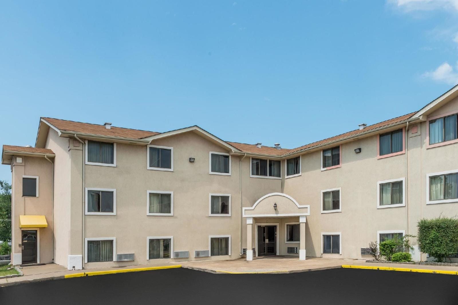Super 8 By Wyndham Bridgeton Arpt St Louis Area — Bridgeton