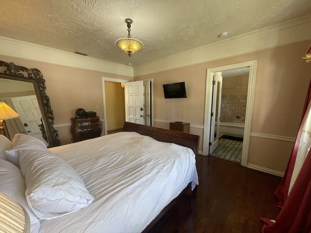 Young Mansion - photo 9
