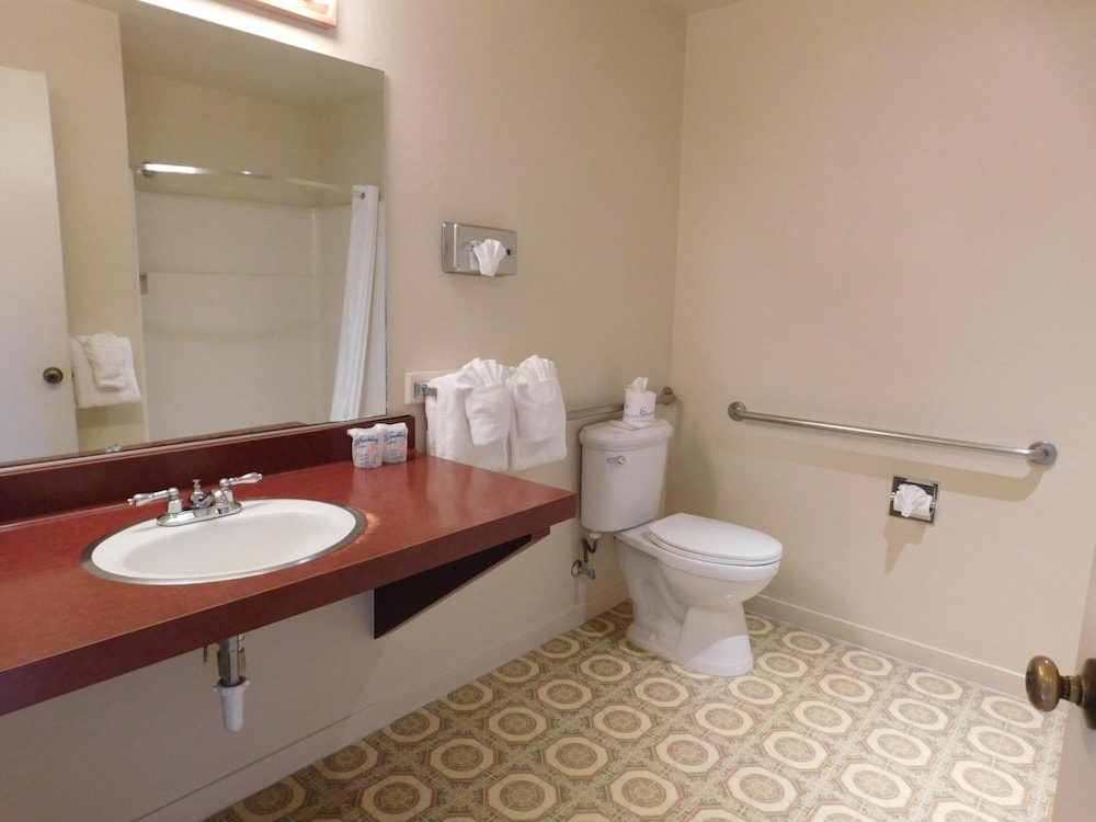 Pacific Gardens Inn - photo 28