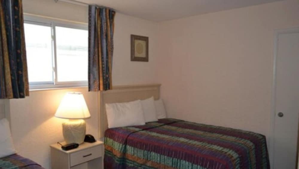 Royal Hawaiian Motel - photo 7