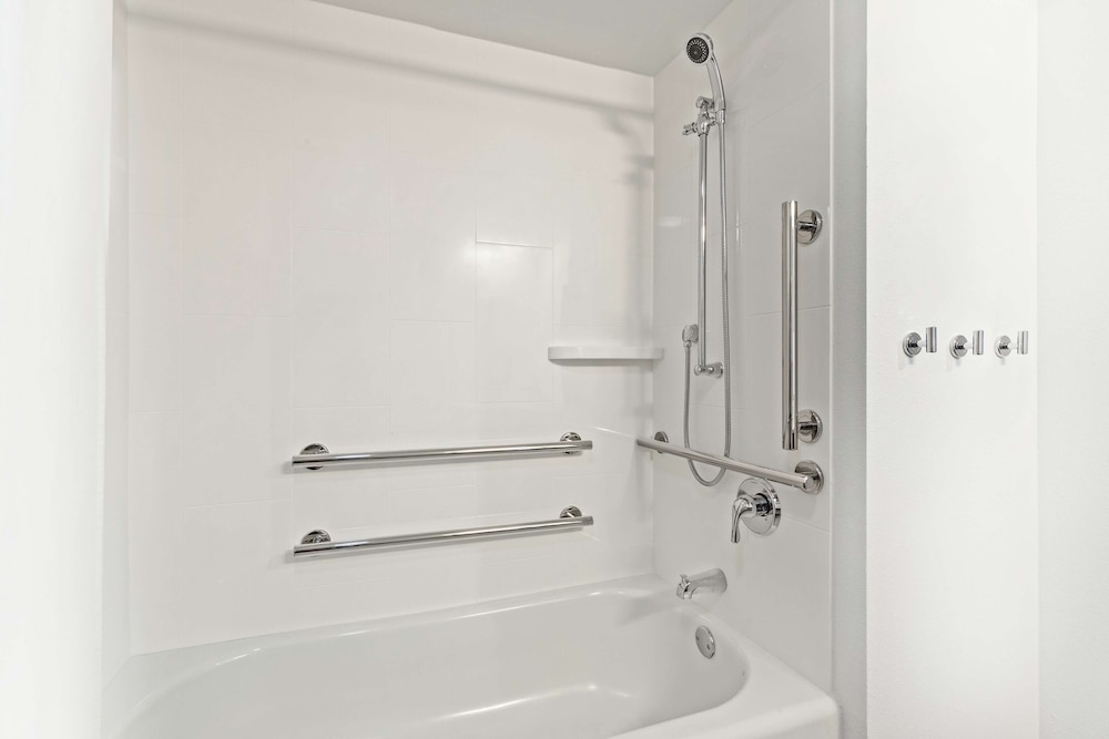 Hampton Inn & Suites Orlando Intl Dr N - photo 32