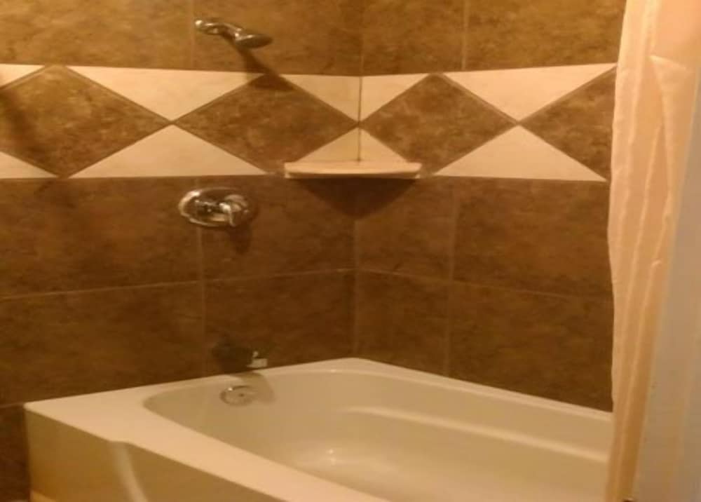Economy Inn & Suites - photo 16