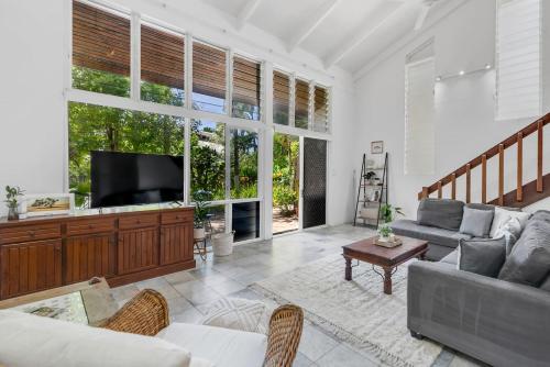 Nirvana Steps To Four Mile Beach With Shared Pool — Port Douglas