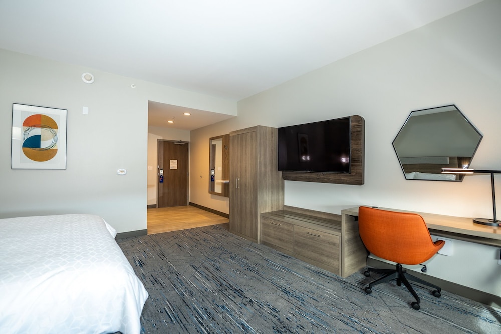 Holiday Inn Express & Suites Charlottesville by IHG - photo 35