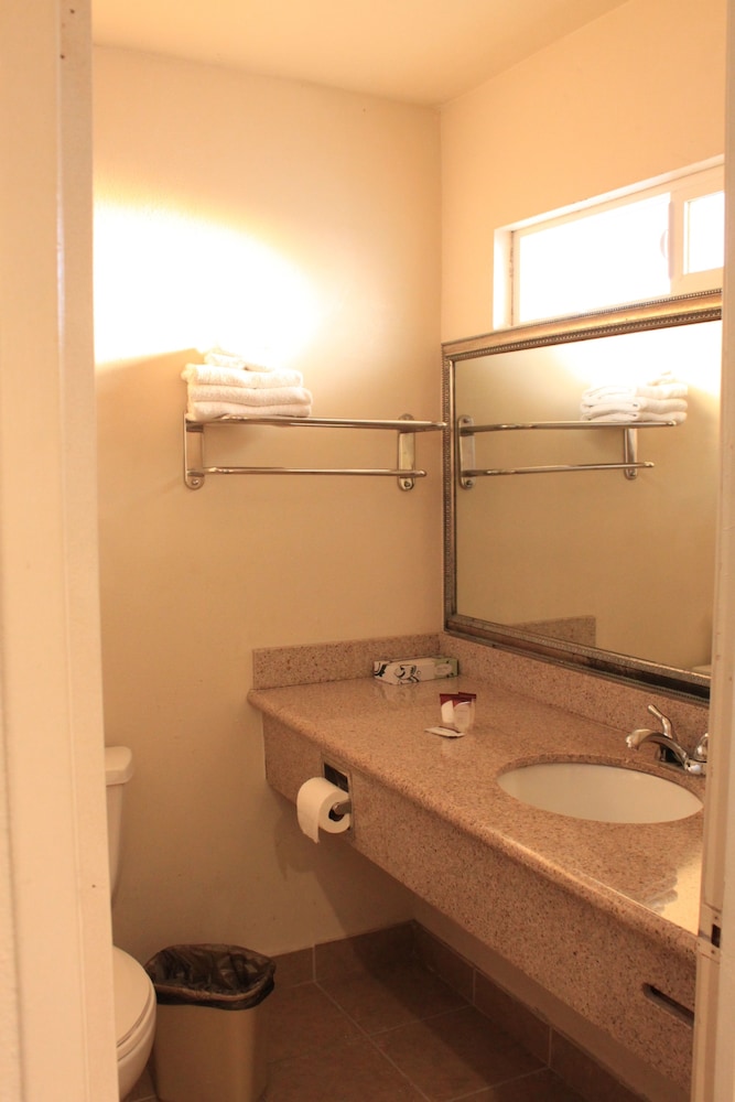 Menifee Inn - photo 8
