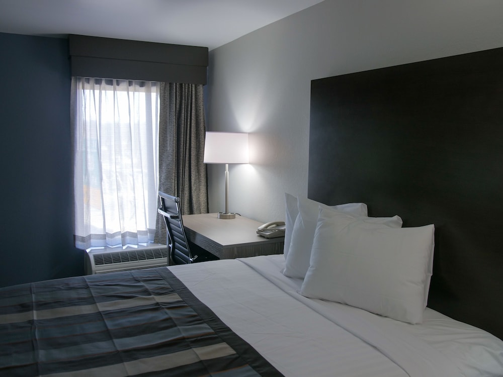 Wingate by Wyndham Louisville Fair and Expo - photo 14
