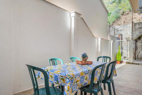 GuestHost Central bright flat with terrace in Giardini Naxos — 4-Star Luxury Hotel in Giardini-Naxos, Italy