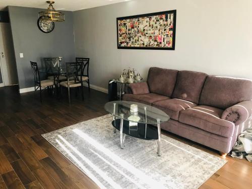 Amazing Spare Bedroom ... 2 B 2 B suite Behind LV Convention Center