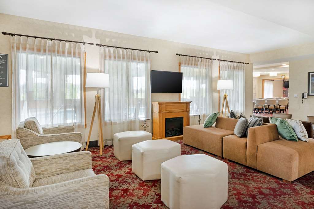 Best Western Plus Howe Inn - photo 11