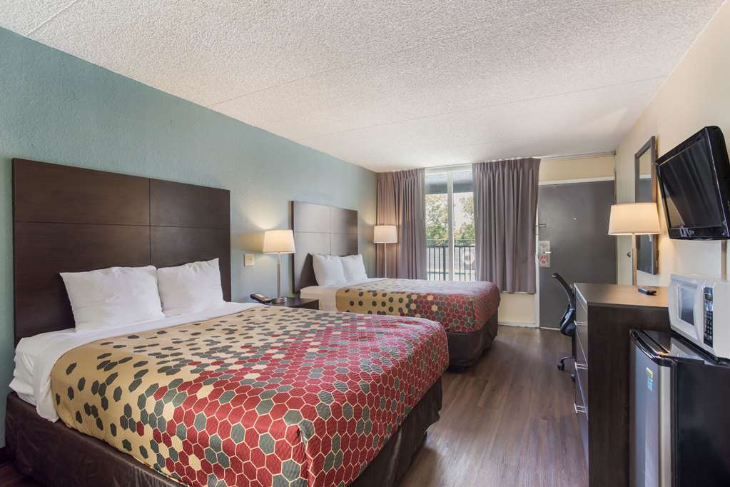 Econo Lodge Gallatin Metro Nashville - photo 21