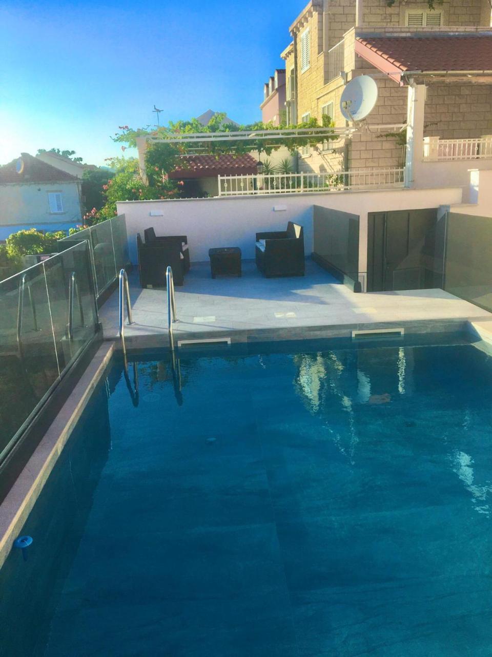 Apartment Pero&Mika with Swimming Pool