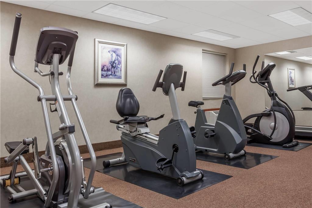 Howard Johnson by Wyndham Evansville East - photo 5