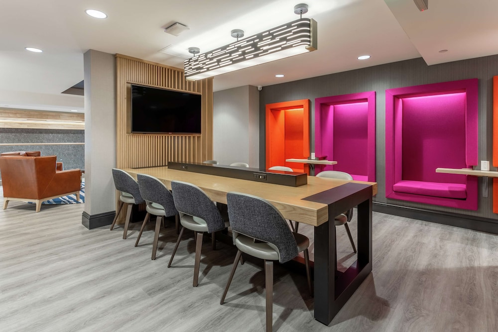 Hampton Inn Oakland Downtown City Center - photo 27