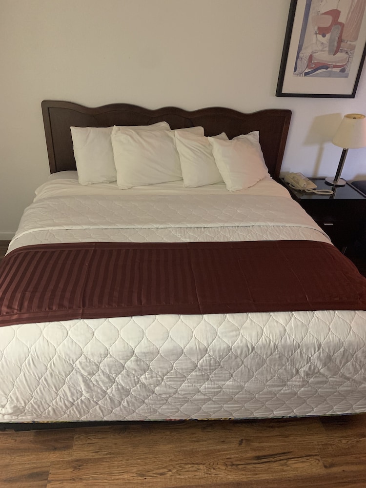 Smokey Point Motor Inn - photo 24