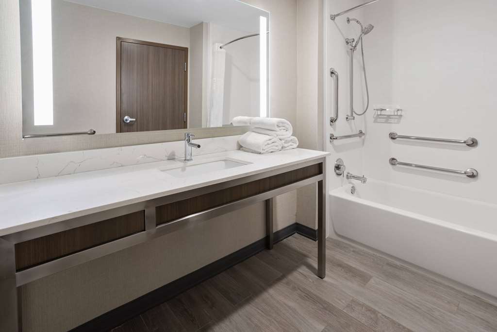 La Quinta Inn & Suites by Wyndham Locust Grove - photo 29