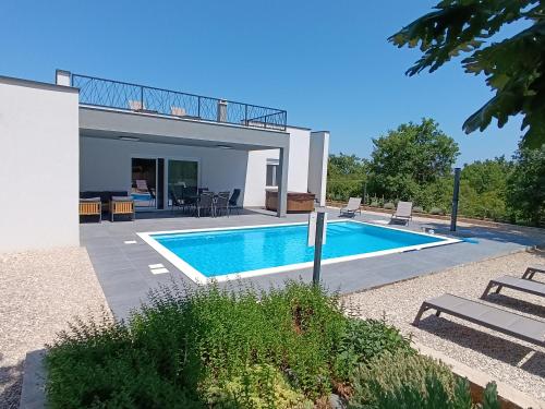 Villa Tempest with Private Pool and Jacuzzi — 4-Star Luxury Hotel in Posedarje, Croatia