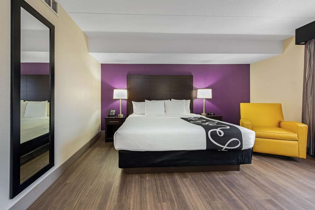 La Quinta Inn by Wyndham Miami Airport North - photo 24
