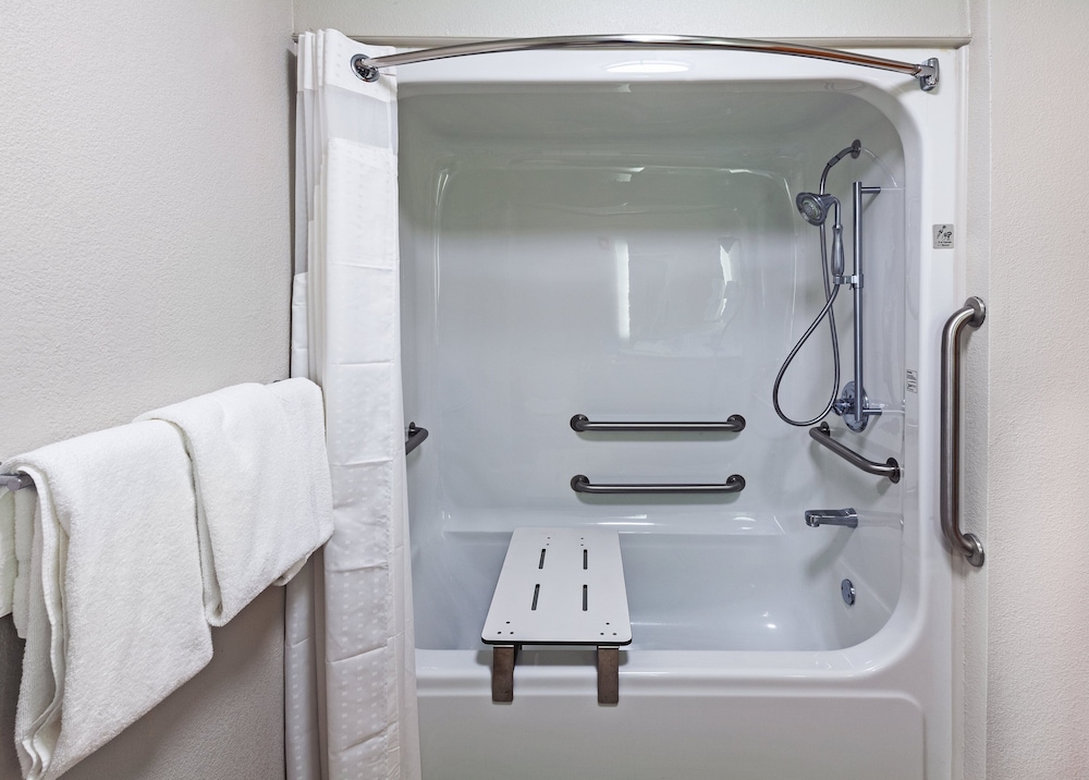 Holiday Inn Express Hotel & Suites Jenks by IHG - photo 8