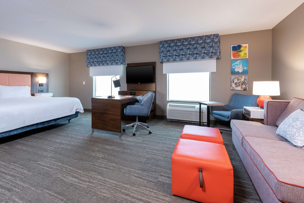 Hampton Inn & Suites Marshalltown - photo 8