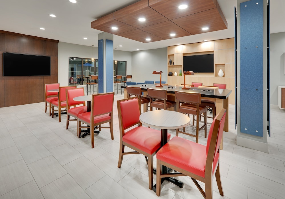 Holiday Inn Express and Suites San Antonio NW near - photo 42