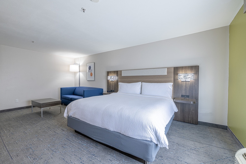 Holiday Inn Express & Suites College Station by IHG - photo 31