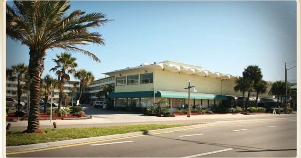 Daytona Inn Beach Resort - photo 59