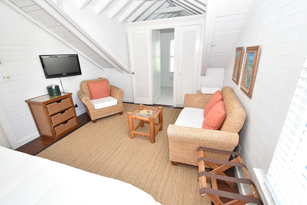 Simonton Court Historic Inn & Cottages - photo 95