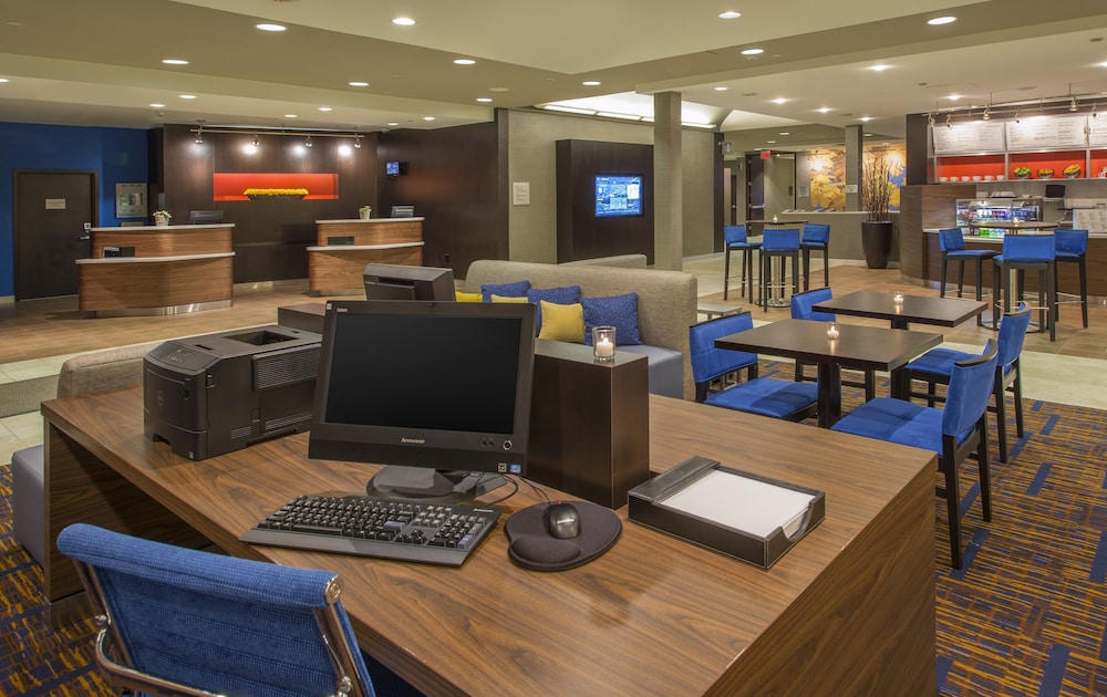 Courtyard by Marriott Grand Rapids Airport - photo 36