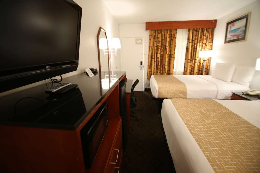 Travelodge by Wyndham Burbank Glendale - photo 13