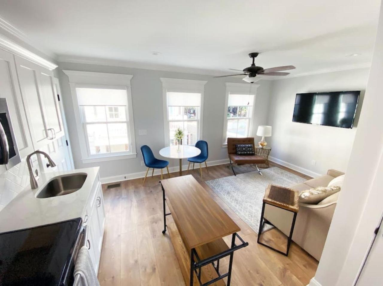 Magnolia Carriage Downtown Easy Parking in Savannah, United States