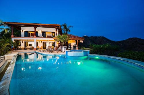 Spectacular Ocean Views Infinity Pool - carbon neutral hotel in Unknown City