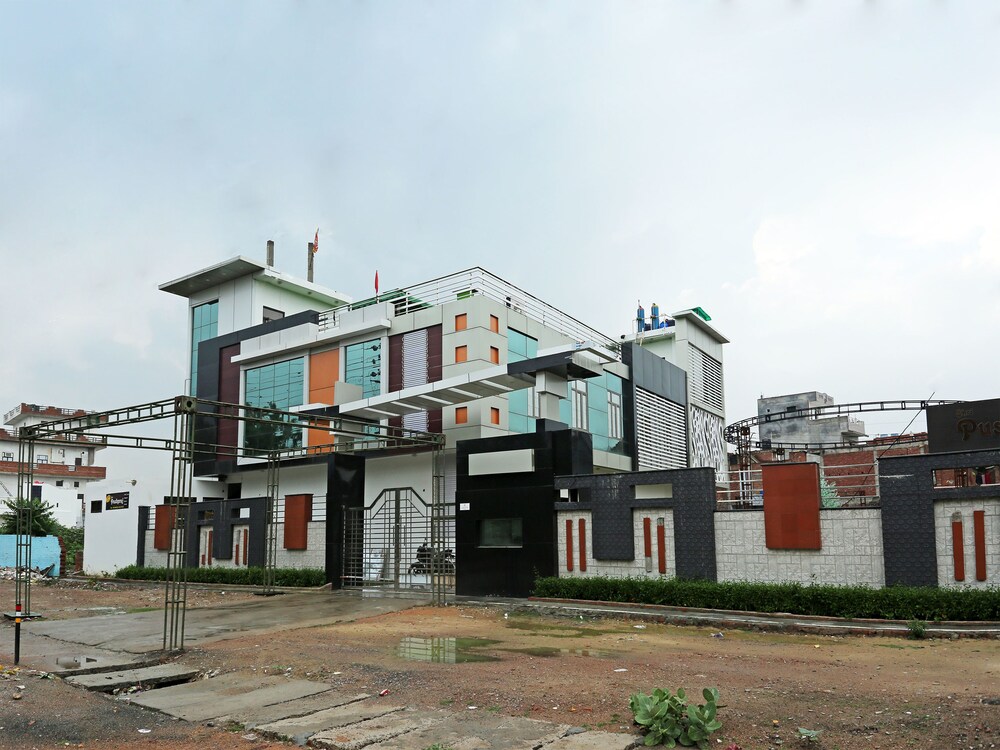 OYO 16639 Hotel Shri Pushpraj in Kanpur, India
