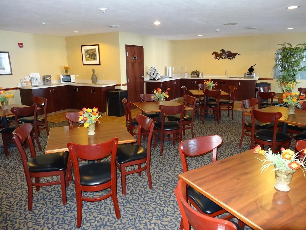 Fairgrounds Inn - photo 29
