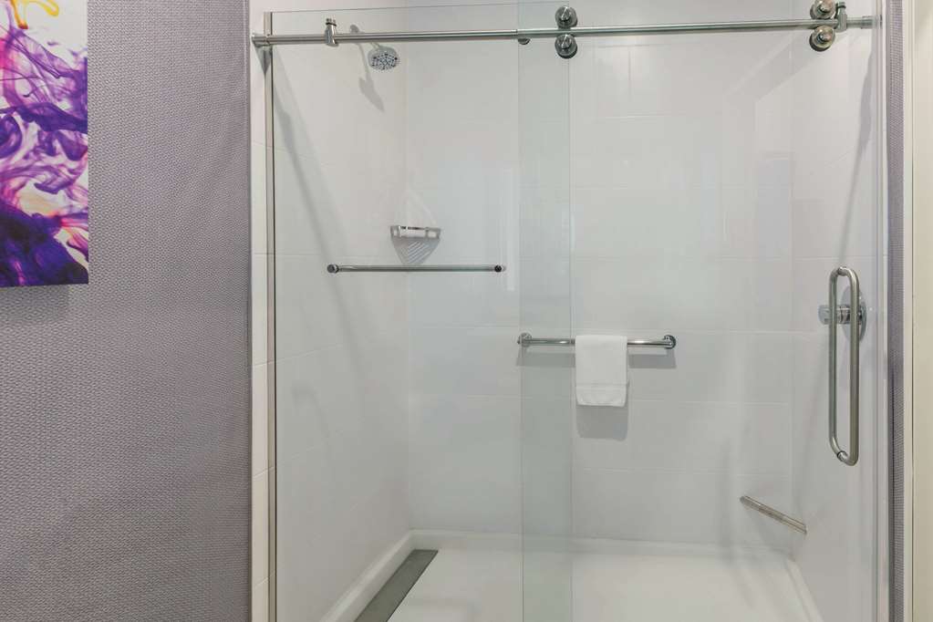 La Quinta Inn & Suites by Wyndham Lewisville - photo 40