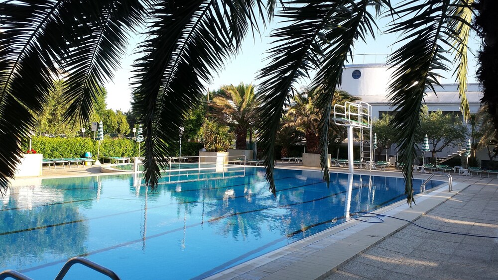 Hotel Cormoran — hotel in Cattolica
