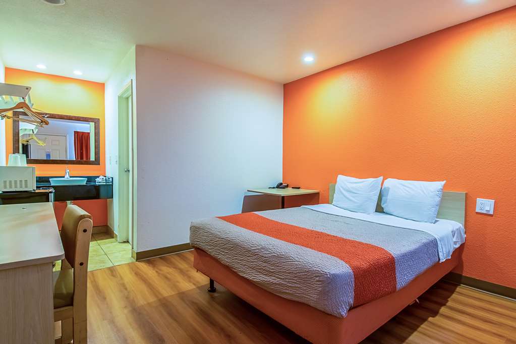 Motel 6 Bakersfield CA Airport - photo 12