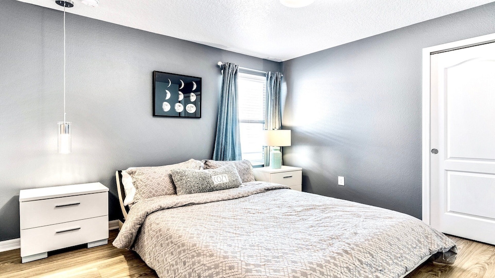 Family friendly Oasis With Game Room & Pool - photo 13