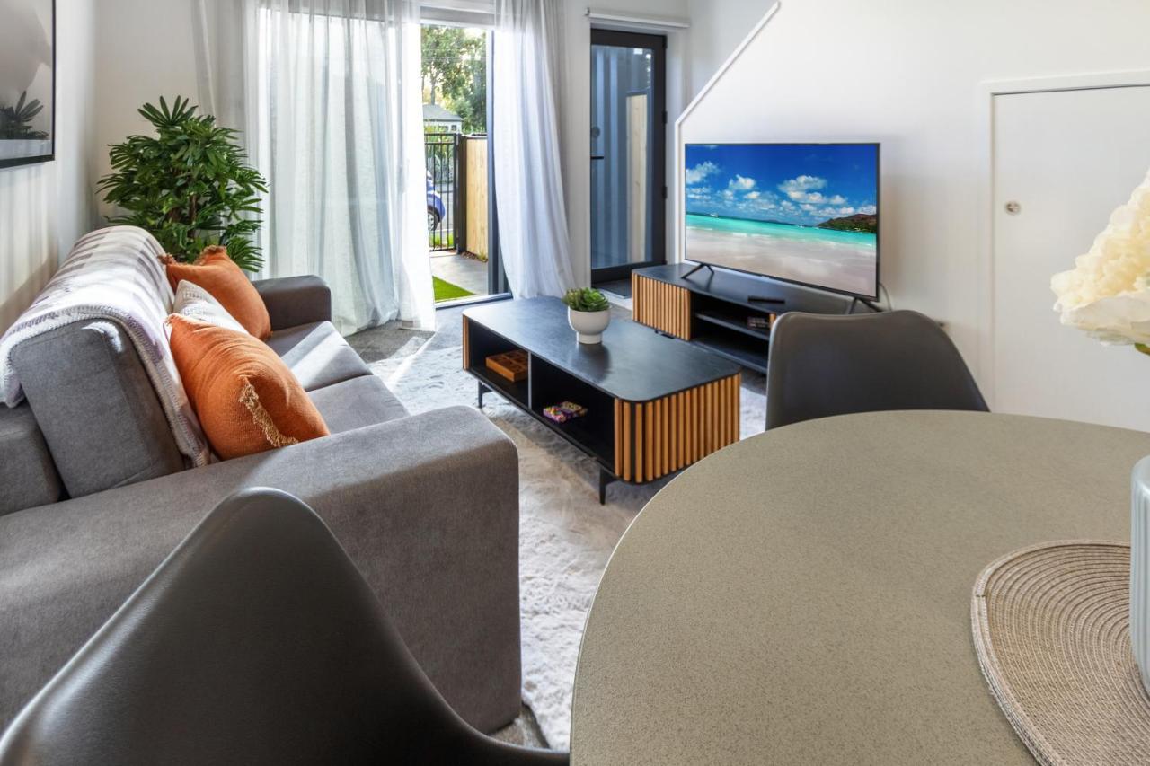 A Road Away from Hagley Park 2 bed 2 bath — 4-Star Luxury Hotel in Christchurch, New Zealand