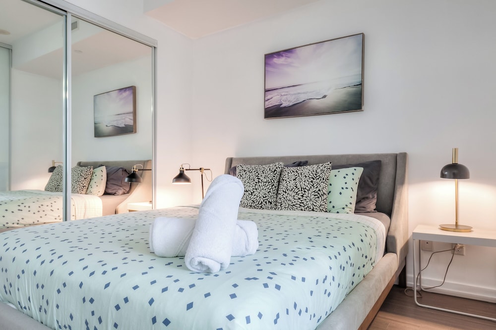 Fort York Suite — 4-Star Luxury Hotel in Toronto, Canada