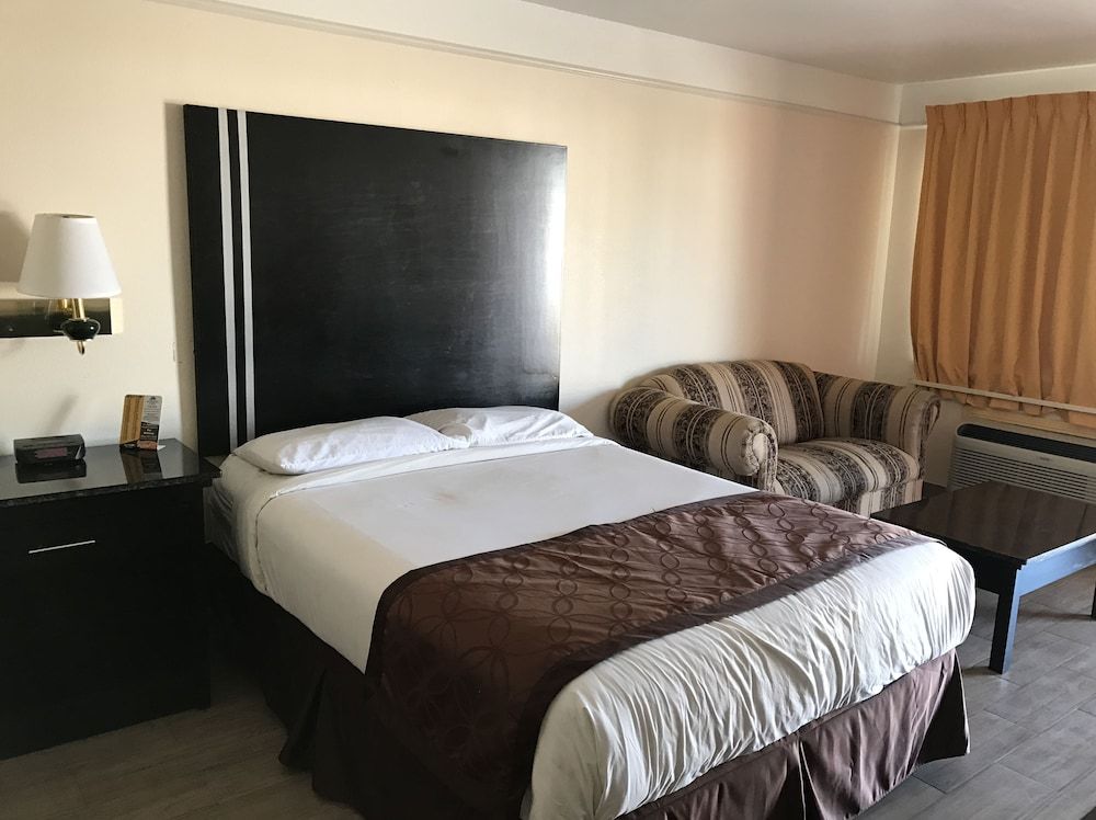 Texas Inn & Suites - photo 10