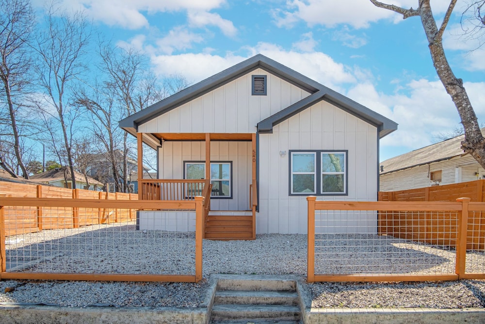 Feel Chill and Enjoy 4BR3BA Near Fun Riverwalk in San Antonio, United States