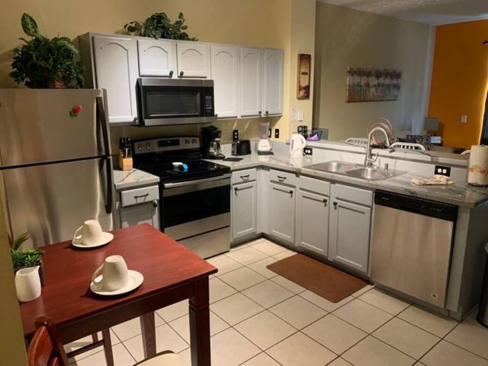 3BR Windsor Hills Townhome 7671 by OVRH VR - photo 17