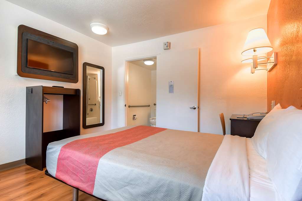 Motel 6 San Diego CA Hotel Circle Mission Valley - photo 13